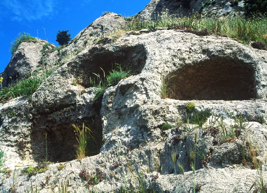 Riserva Naturale Grotta di Santa Ninfa: trekking tra doline e osservazione del Sole